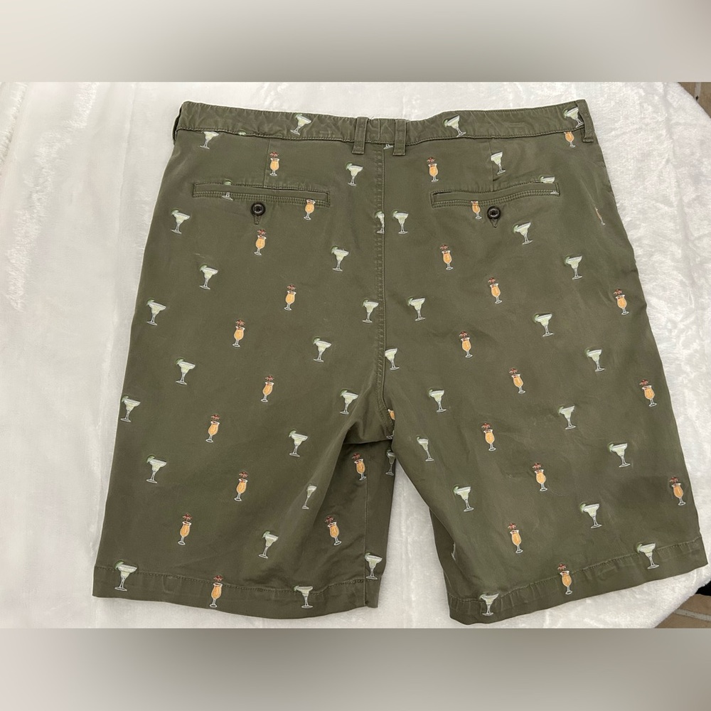 Tommy Bahama Olive Green Shorts Size 38 - Picture 9 of 14
